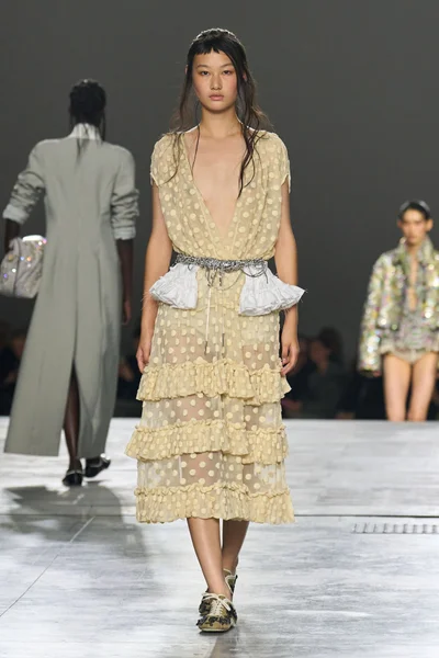 Look 15